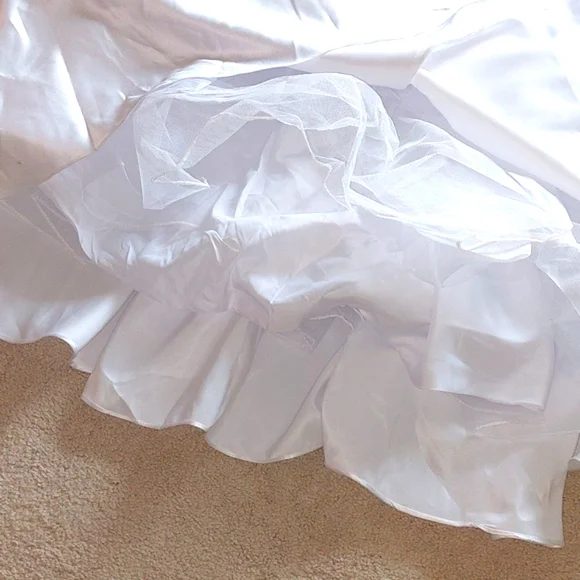 White 1950s Style Satin A-Line Tea Length Wedding Dress and Bow Veil Sz 6 - Picture 11 of 17